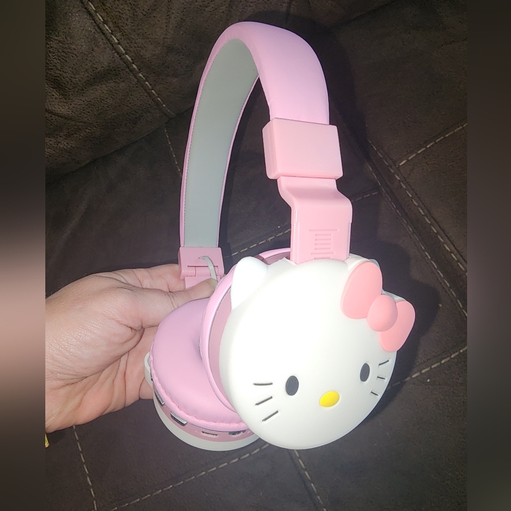Wireless Bluetooth Hello Kitty headphones SOLD